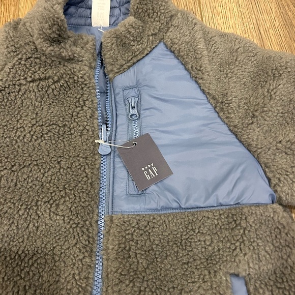 NWT gap Sherpa fleece. Size 5 - Picture 3 of 4
